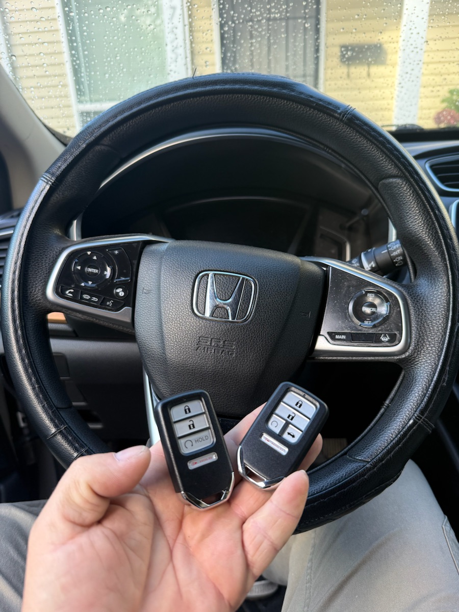 2018 Honda CR-V, Gresham — both new keys tested at the car.